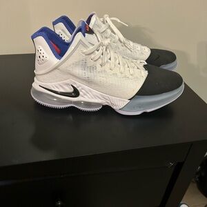 LeBron 19 low ‘Black Toe’